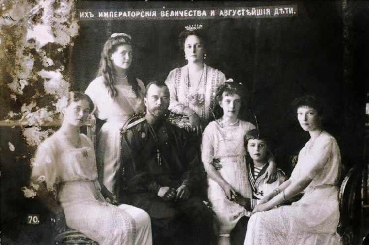 Презентация архивных фотографий Императора Николая II и его семьи.